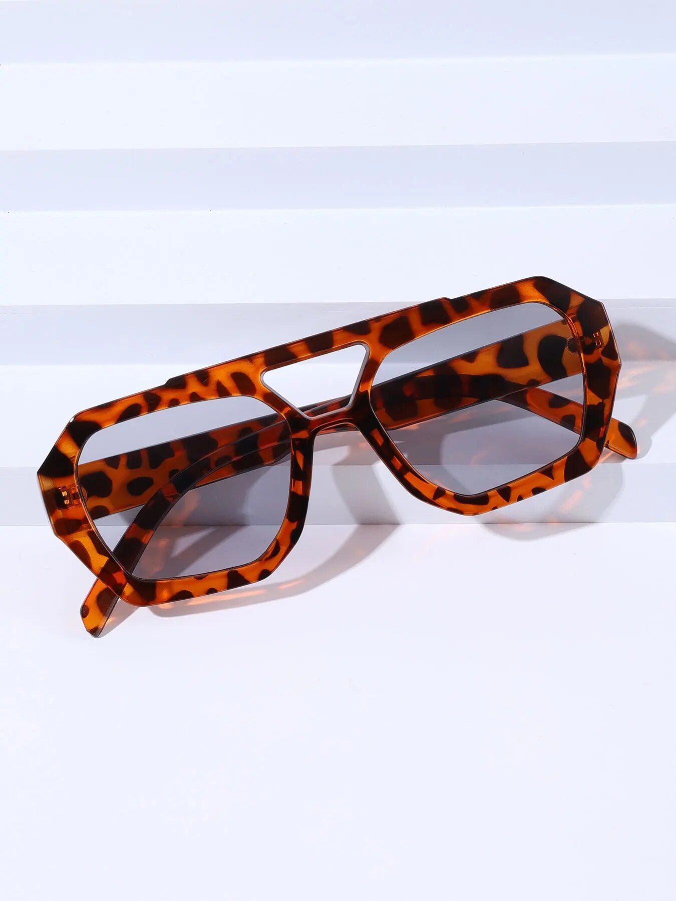 แฟชั่นวินเทจแว่นตากันแดดทรงสี่ - Vintage Fashion Brands บทวิจารณ์และราคา
